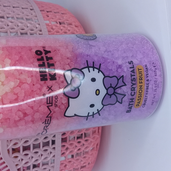 The Crème Shop X Hello Kitty Spa Gift Basket - Picture 2 of 7